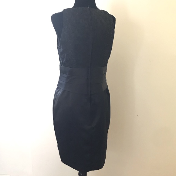 Black cocktail dress with bow in the middle - Picture 10 of 16